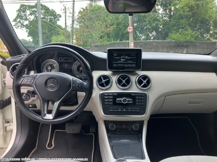 Mercedes-Benz A 200 1.6 TURBO URBAN 2014/2015